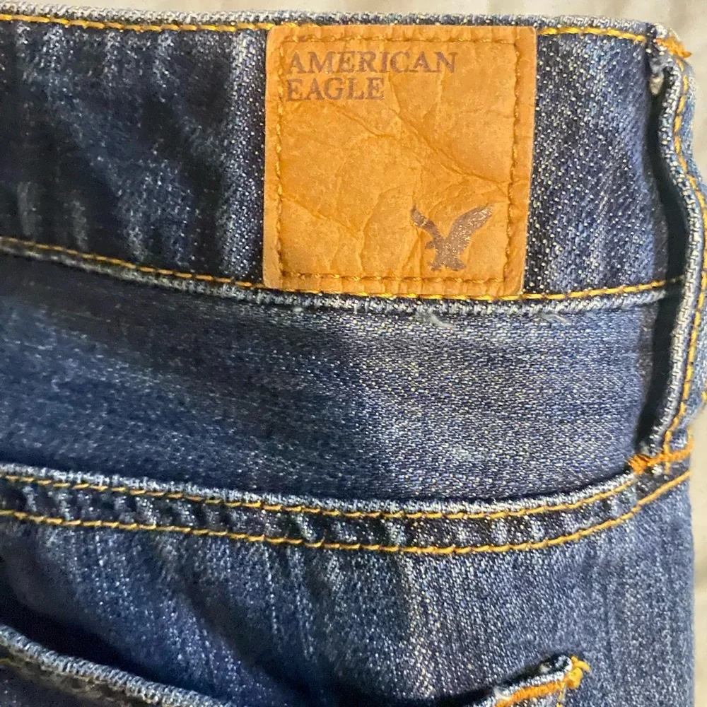 AMERICAN EAGLE Boy Fit Dark Wash Mid Rise Relaxed Cropped Jean Women's 6 - Picture 3 of 7